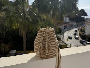 MEDIUM WAYUU BEIGE & WHITE